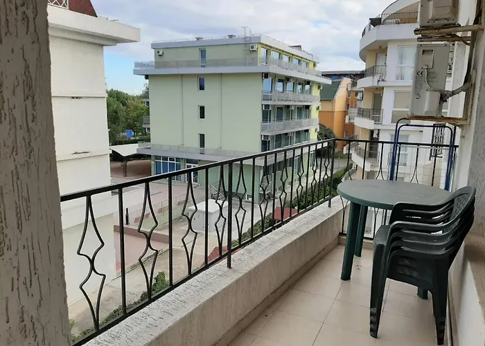 Azuro Sunny 3* סאני ביץ'