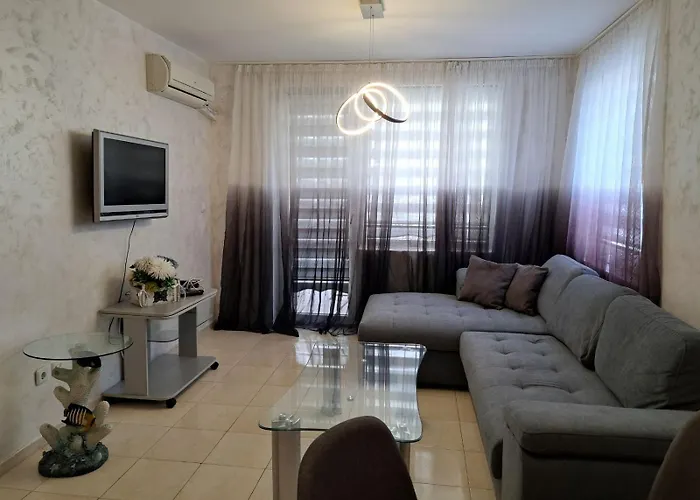 Azuro Sunny Apartment 3*